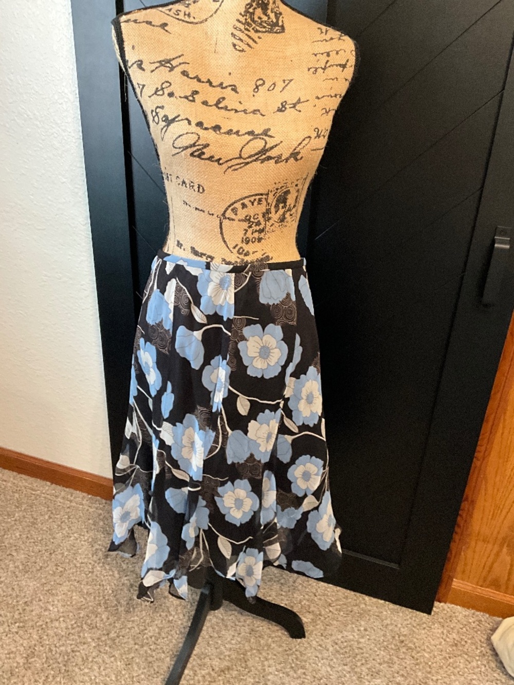 Light flowey skirt excellent size 10